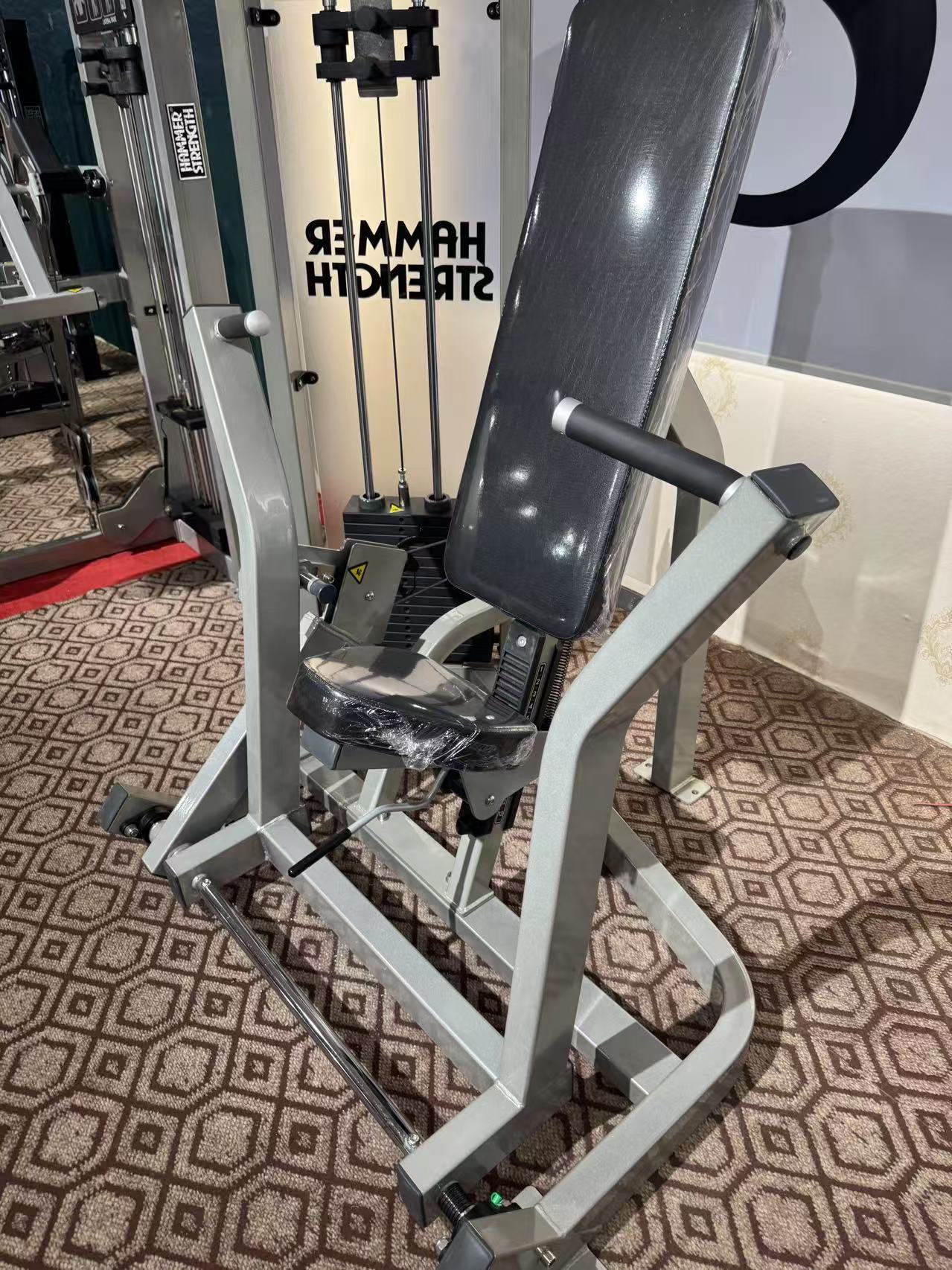Seated chest press machine 5