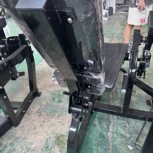 leg extension machine 2