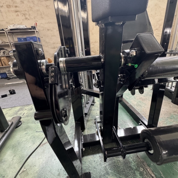 leg extension machine 3