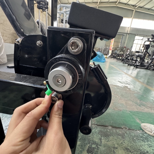 leg extension machine 4