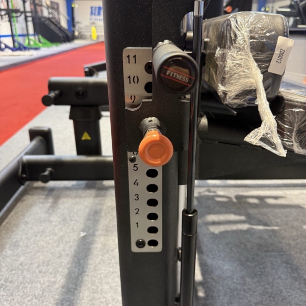 HSE-203 Kneeling Glute Isolator11